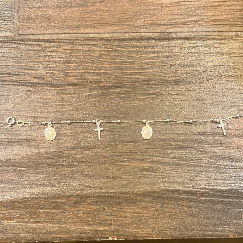 Elegant Silver Pendant Bracelet - Picture 2 of 2